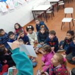 Hora da história: “A lagarta comilona”.